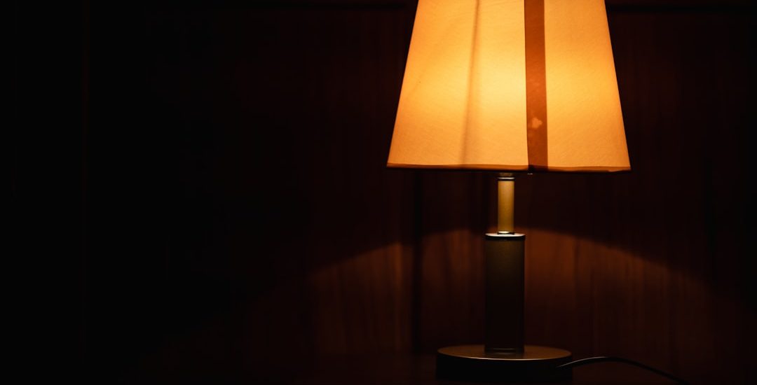 Photo USB charging bedside lamp